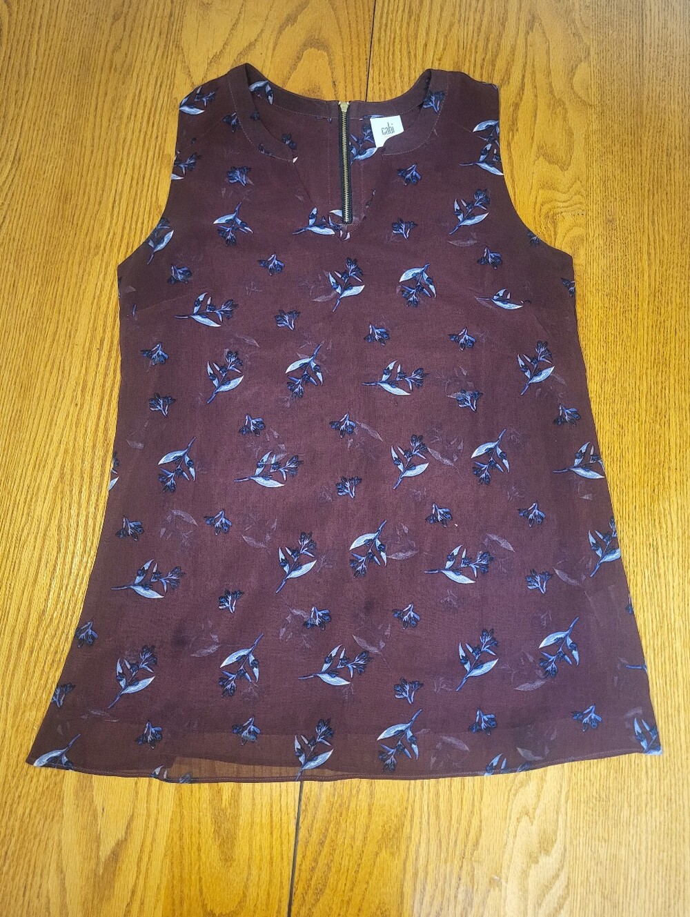 ✨️CAbi Icy Bouquet Plum Sleeveless Blouse SML